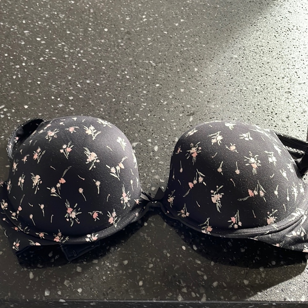 Body by Victoria push up 36C